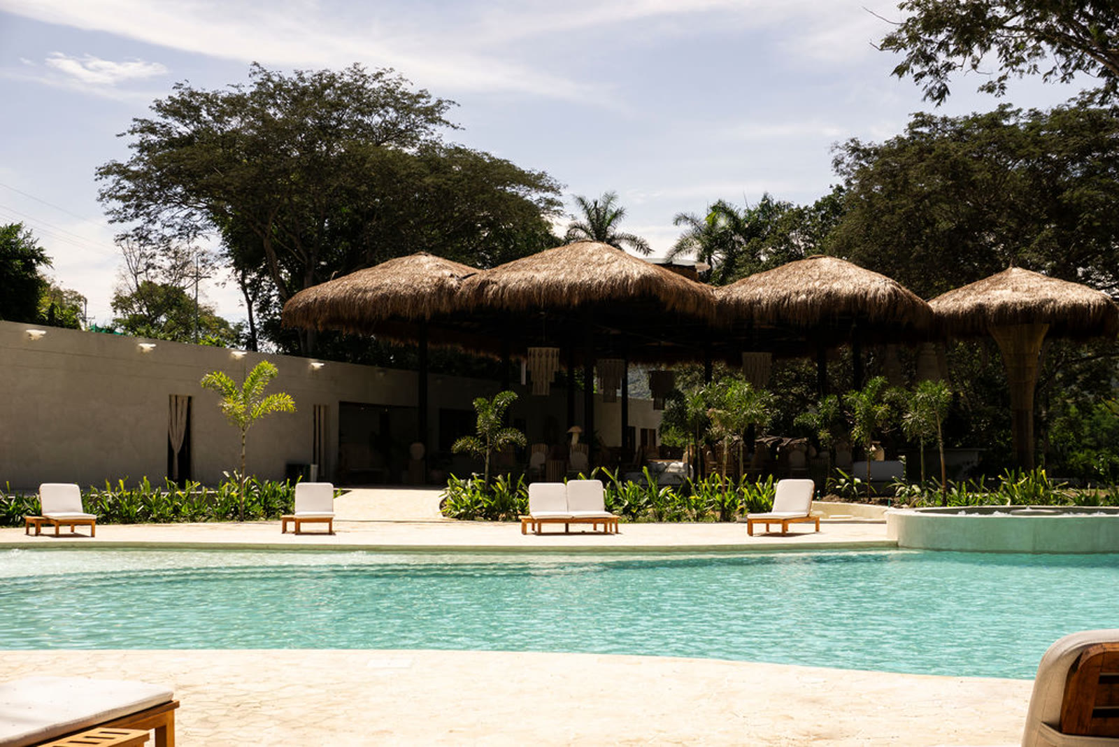 Piscina Holistic Eco Hotel